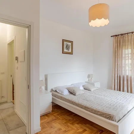 Casa Veligato 2 דירה *