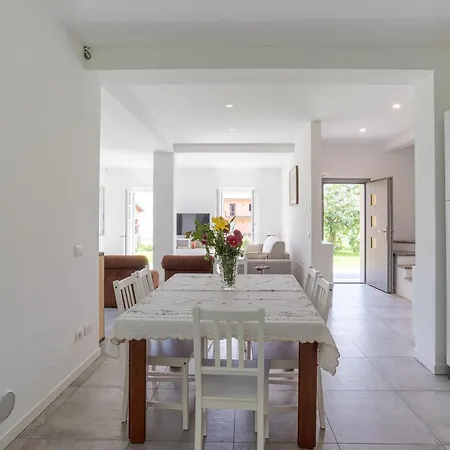 Casa Veligato 2 *