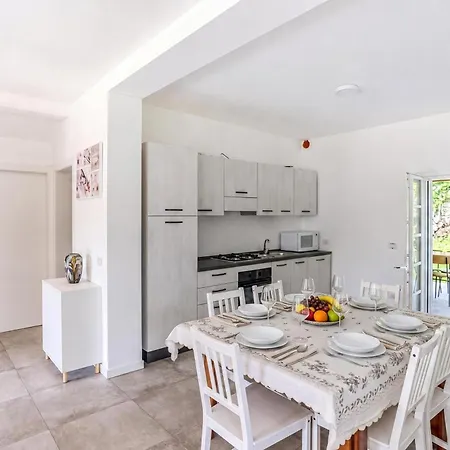 Casa Veligato 2 *