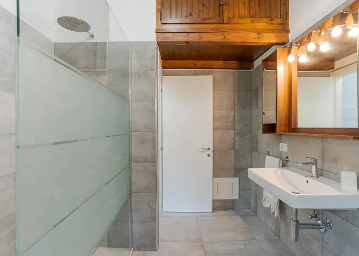 Casa Veligato 2 *