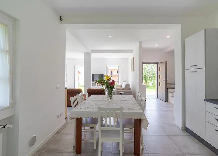 Casa Veligato 2 *